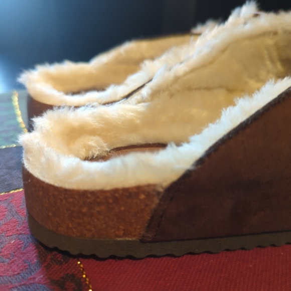 Maurices Ophelia Cognac Faux Fur Sandals Buckle Slip On Soft Size 8 NEW NWT - Picture 11 of 12